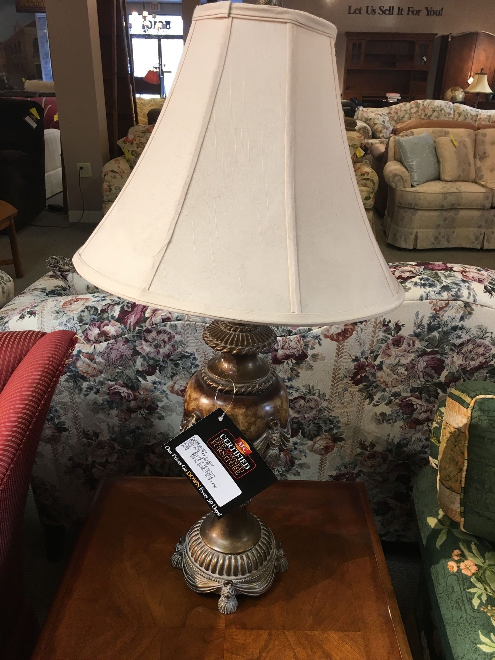 BROYHILL TABLE LAMP Allegheny Furniture Consignment