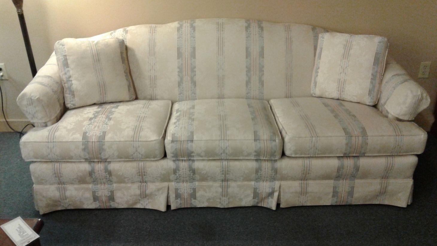 PA HOUSE TRADITIONAL SOFA Delmarva Furniture Consignment