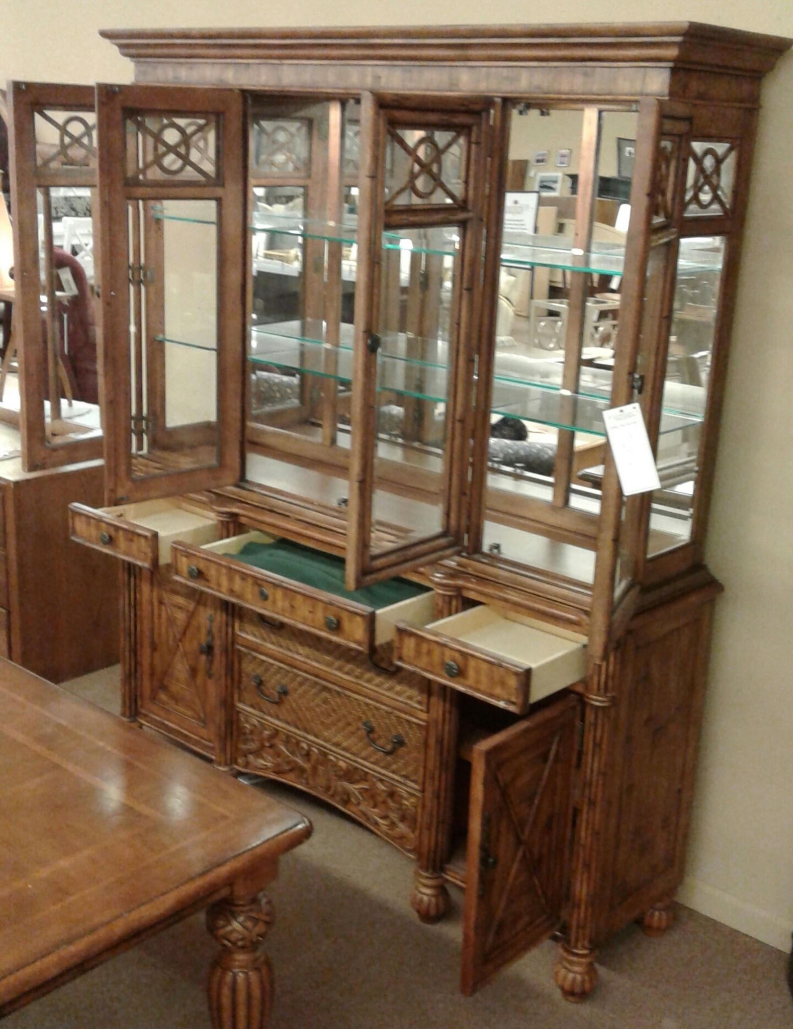 BROYHILL CHINA CABINET | Delmarva Furniture Consignment