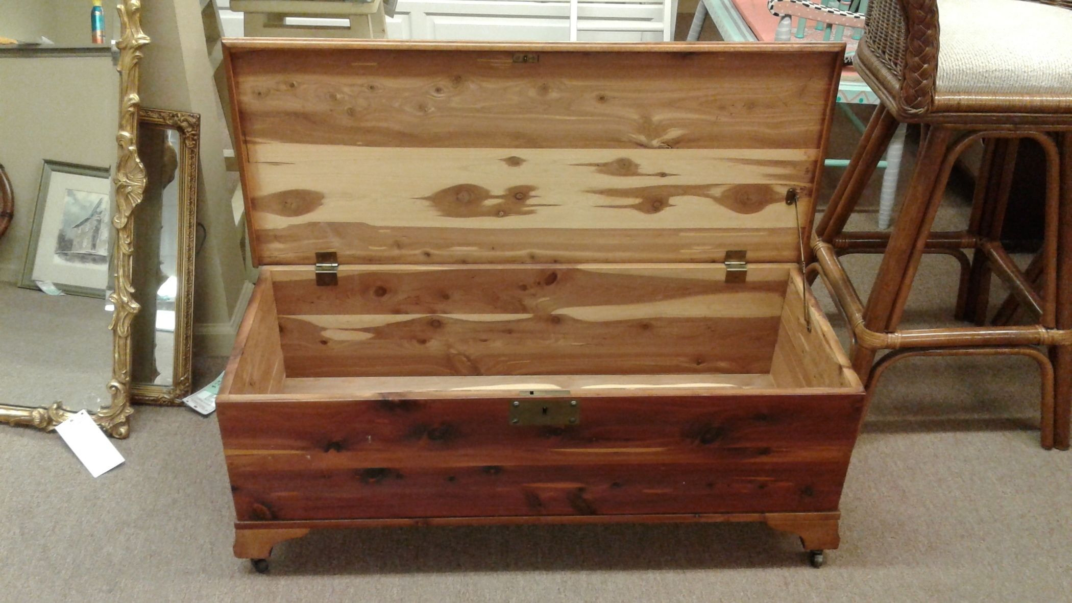 CEDAR HOPE CHEST Delmarva Furniture Consignment