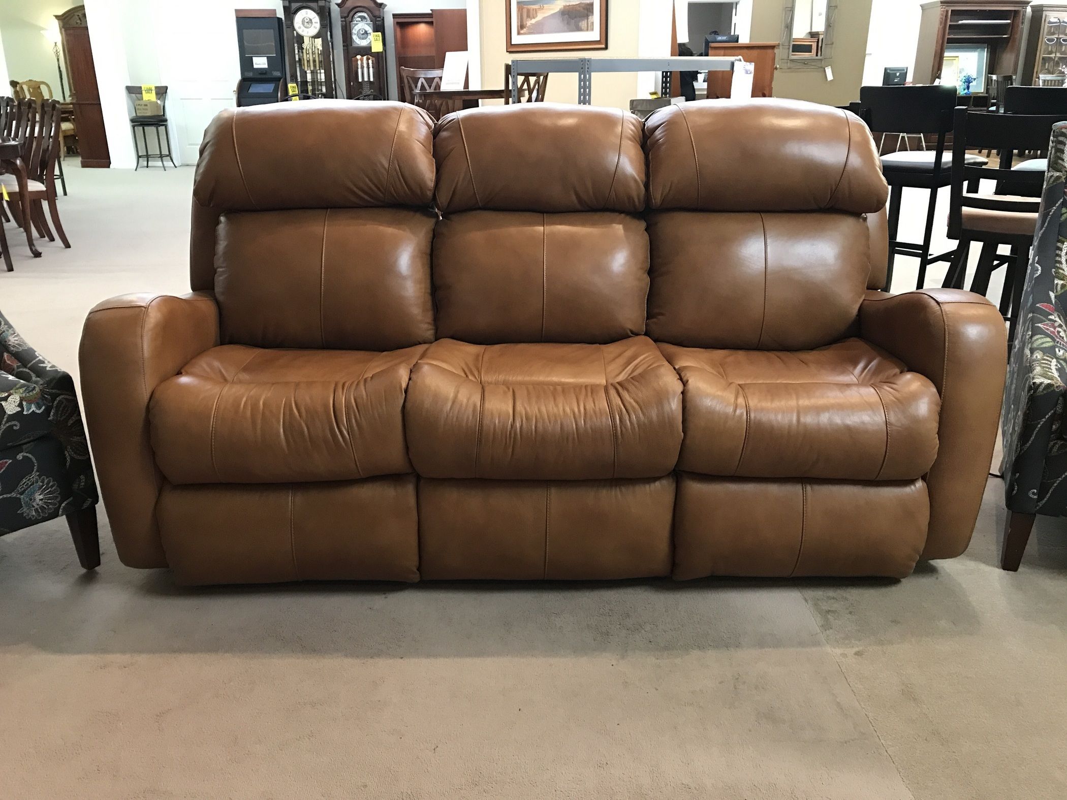 SOUTHERN MOTION LEATHER SOFA Delmarva Furniture Consignment