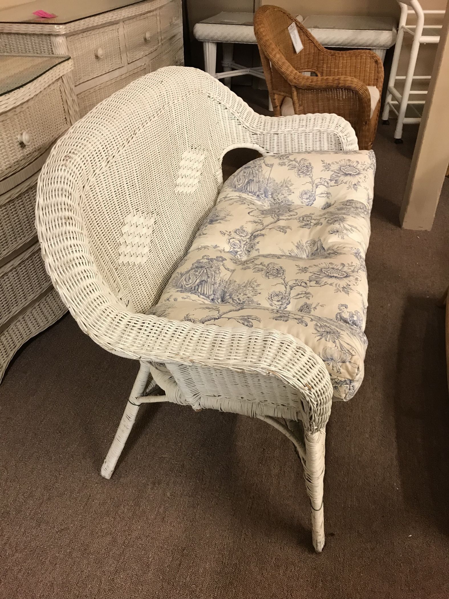 WHITE WICKER LOVESEAT Delmarva Furniture Consignment