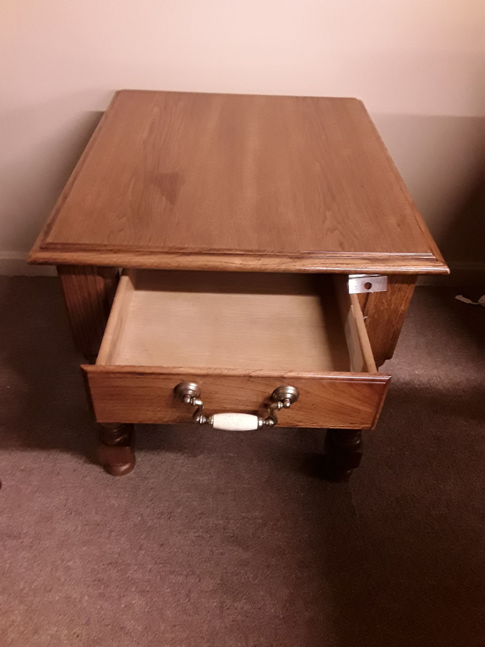 OAK THOMASVILLE END TABLE Delmarva Furniture Consignment