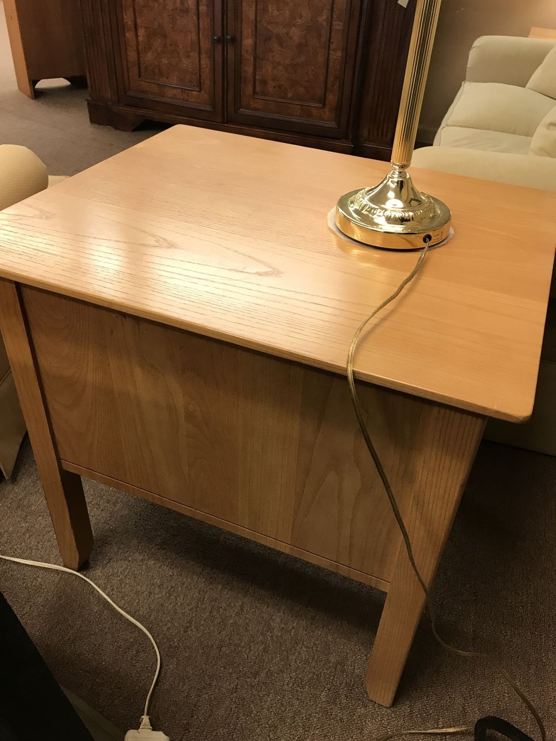 PAIR OF BROYHILL END TABLES | Delmarva Furniture Consignment