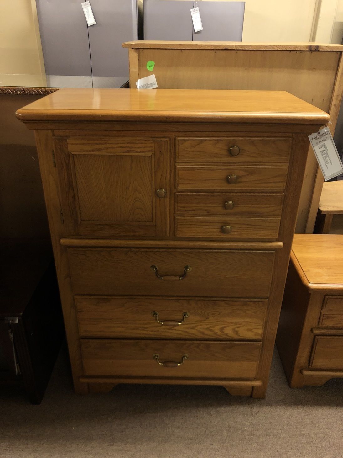 LEXINGTON OAK FINISH DRESSER | Delmarva Furniture Consignment