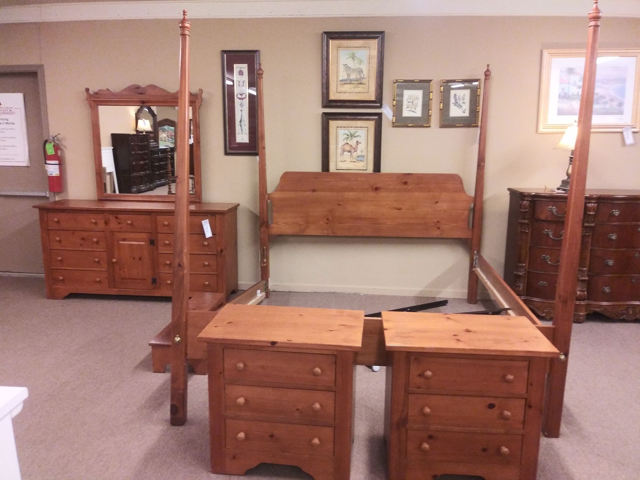 BROYHILL PINE KING BEDROOM SET | Delmarva Furniture ...