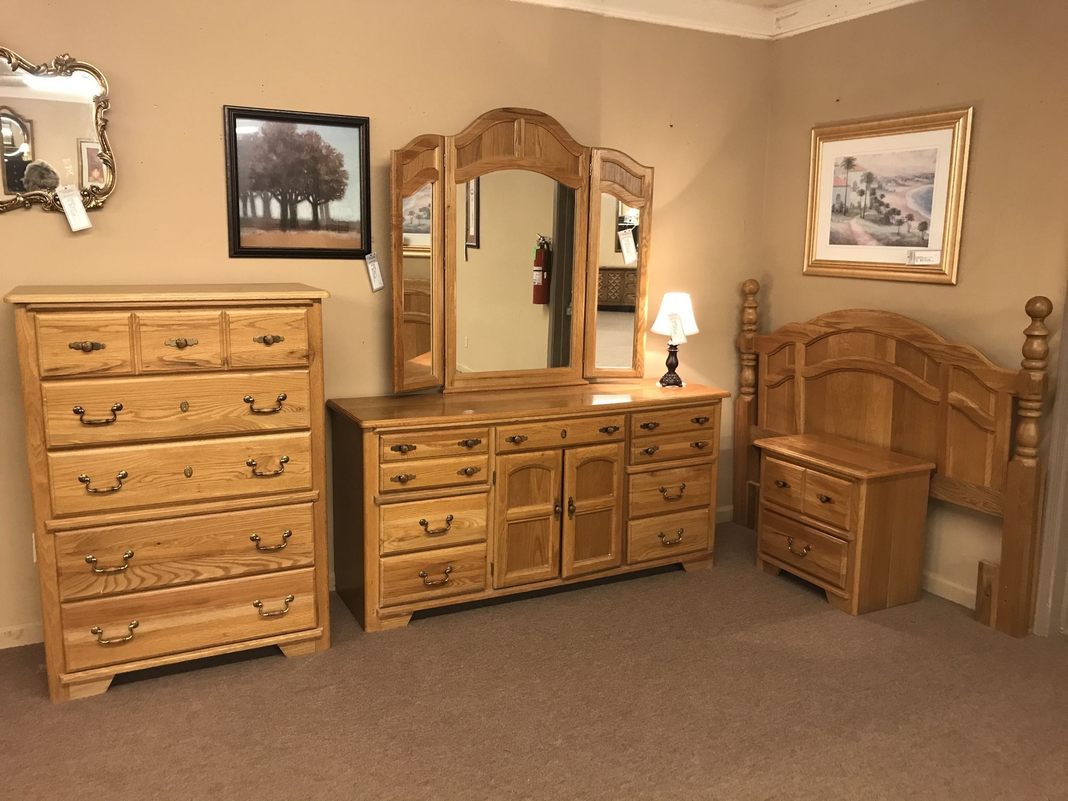 Queen Broyhill Oak Bedroom Set Delmarva Furniture Consignment