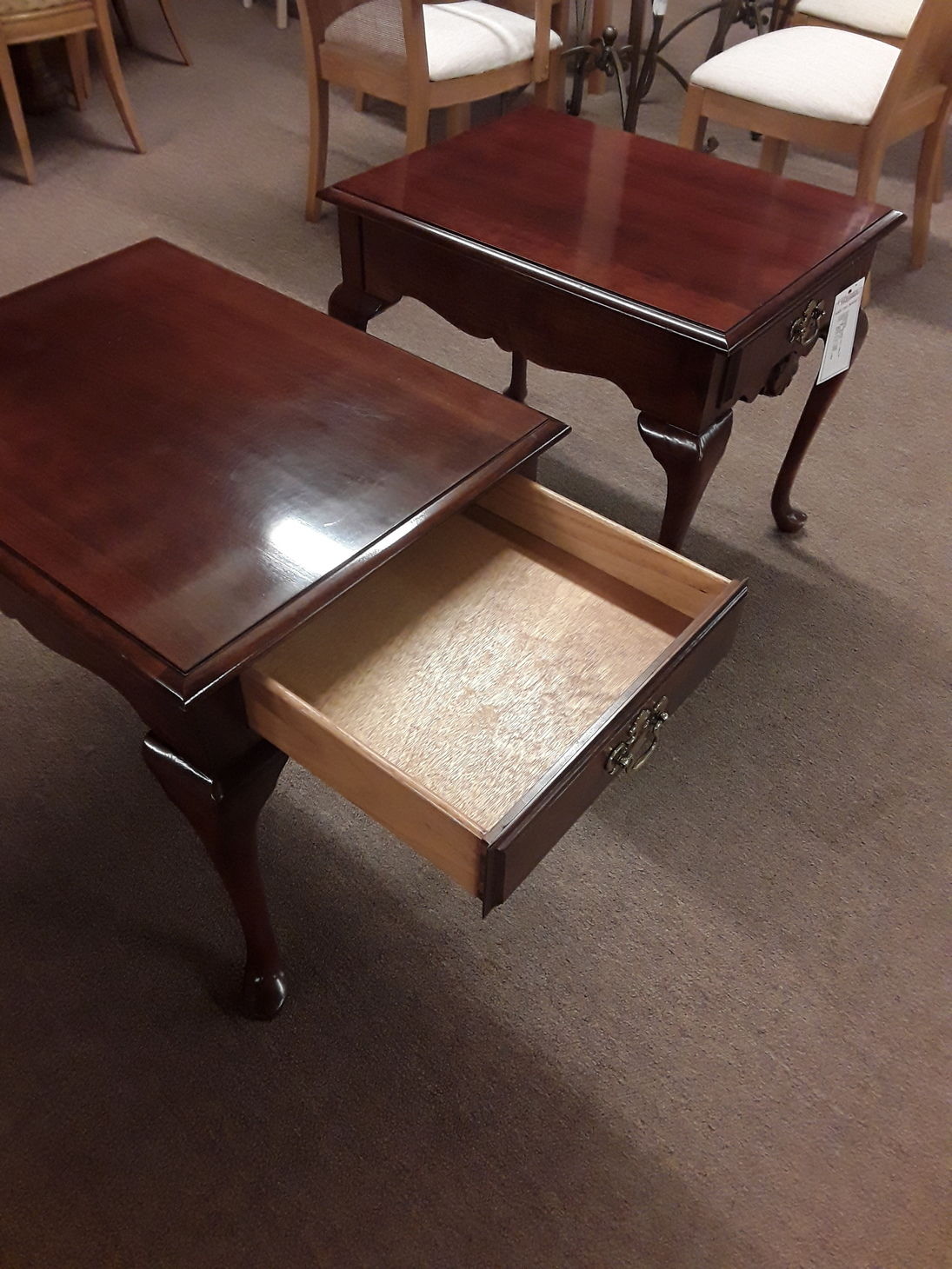 CHERRY QUEEN ANNE END TABLE PR Delmarva Furniture Consignment