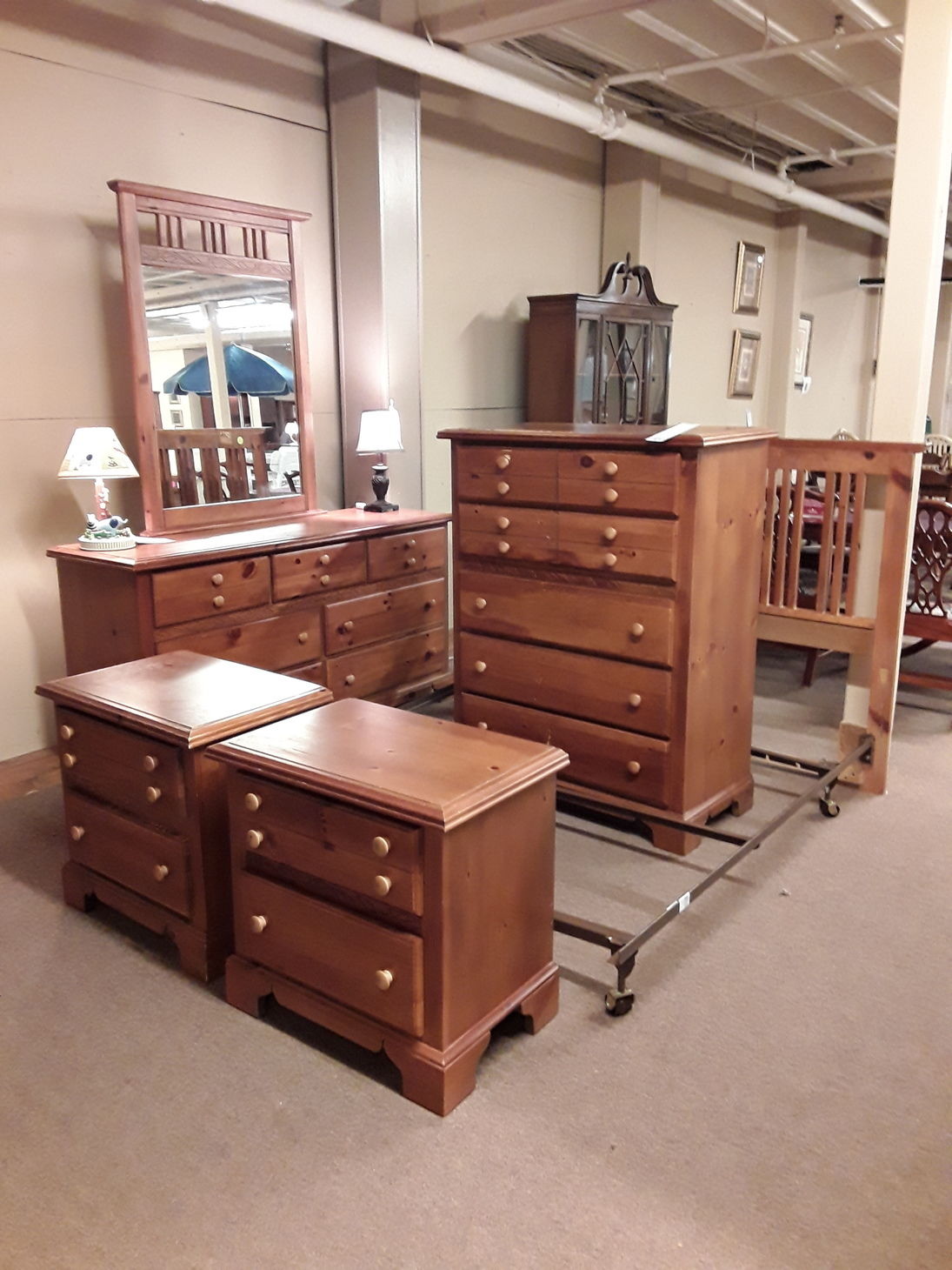 broyhill 6pc queen bedroom set  delmarva furniture