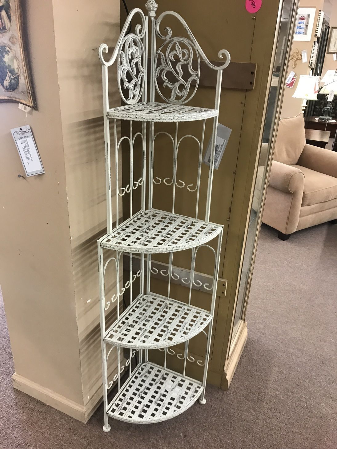 WI WHITE CORNER SHELF Delmarva Furniture Consignment