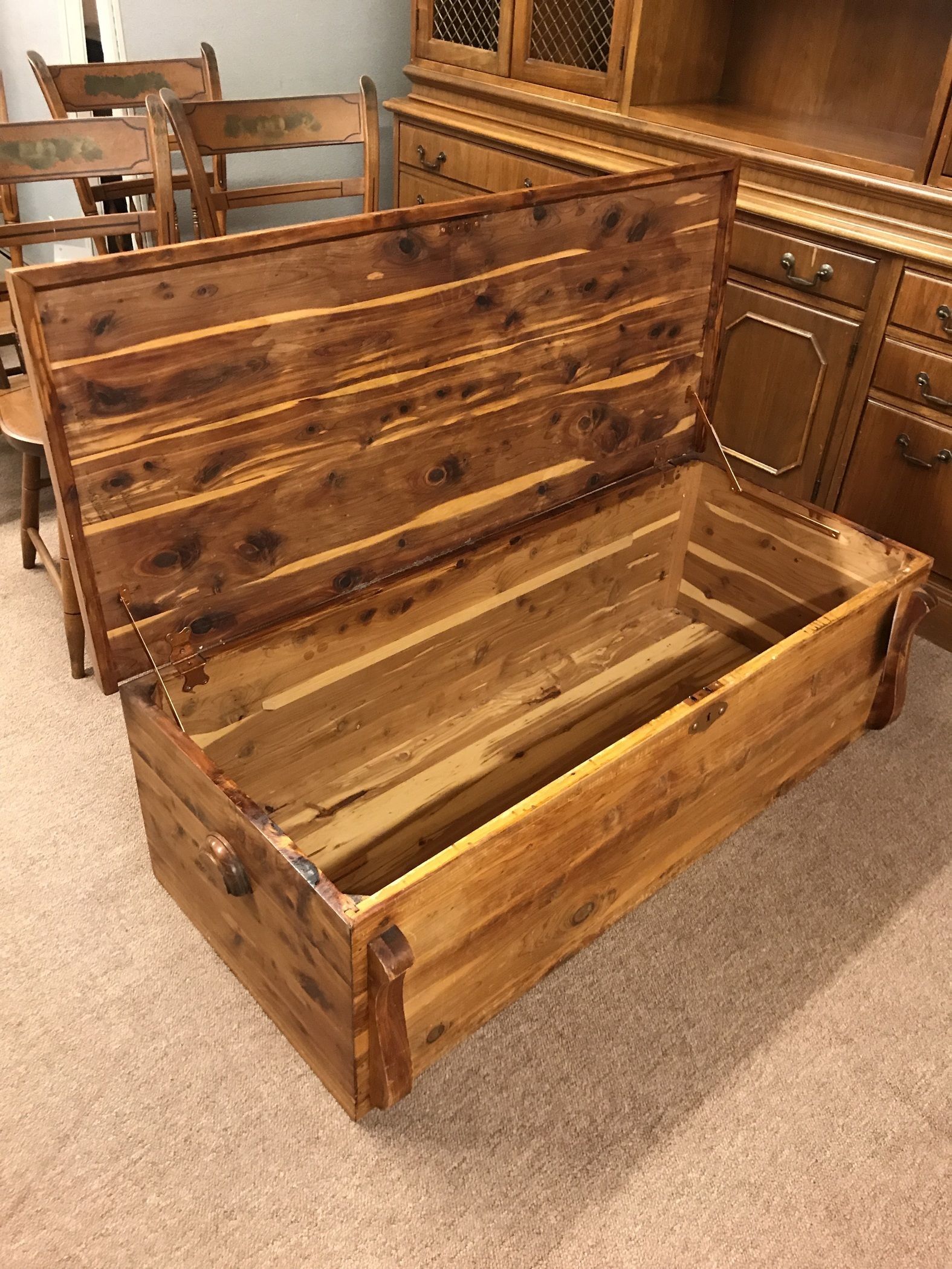 CEDAR CHEST Delmarva Furniture Consignment