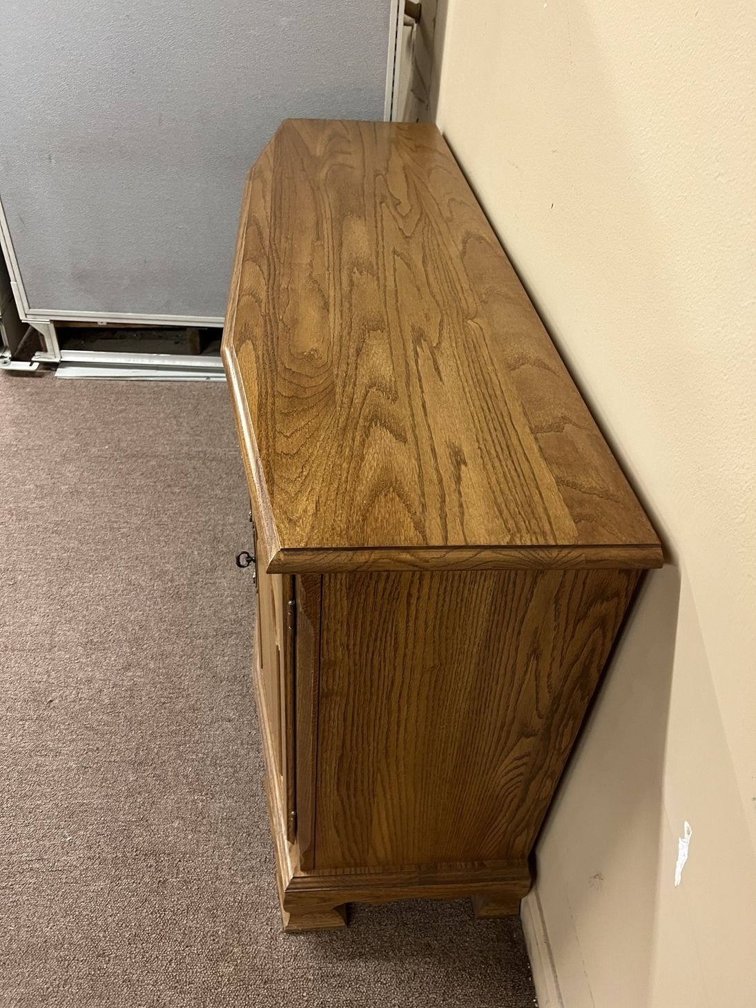 COCHRANE ANGLE FRONT SERVER Delmarva Furniture Consignment