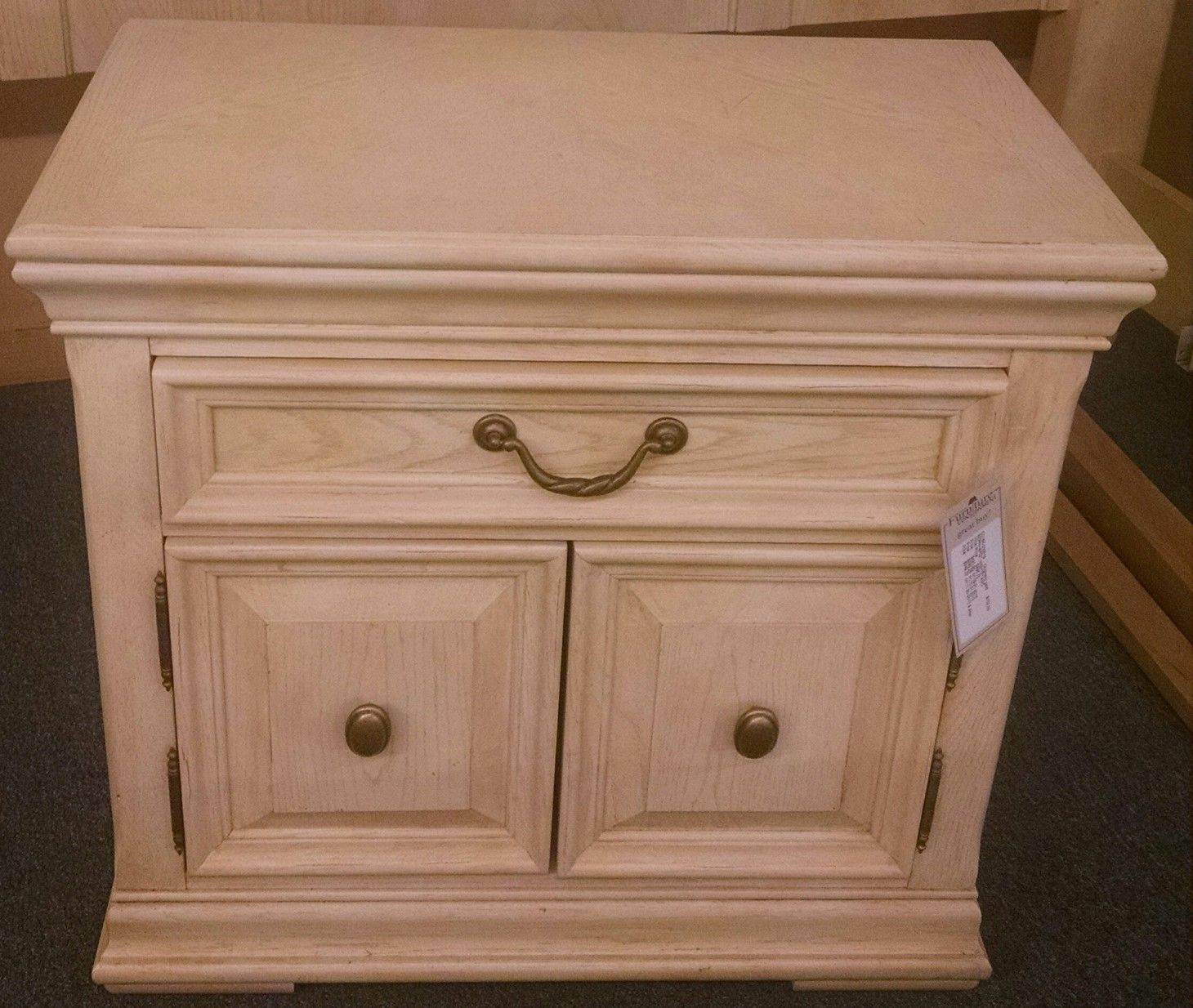 BERNHARDT NIGHTSTAND Delmarva Furniture Consignment