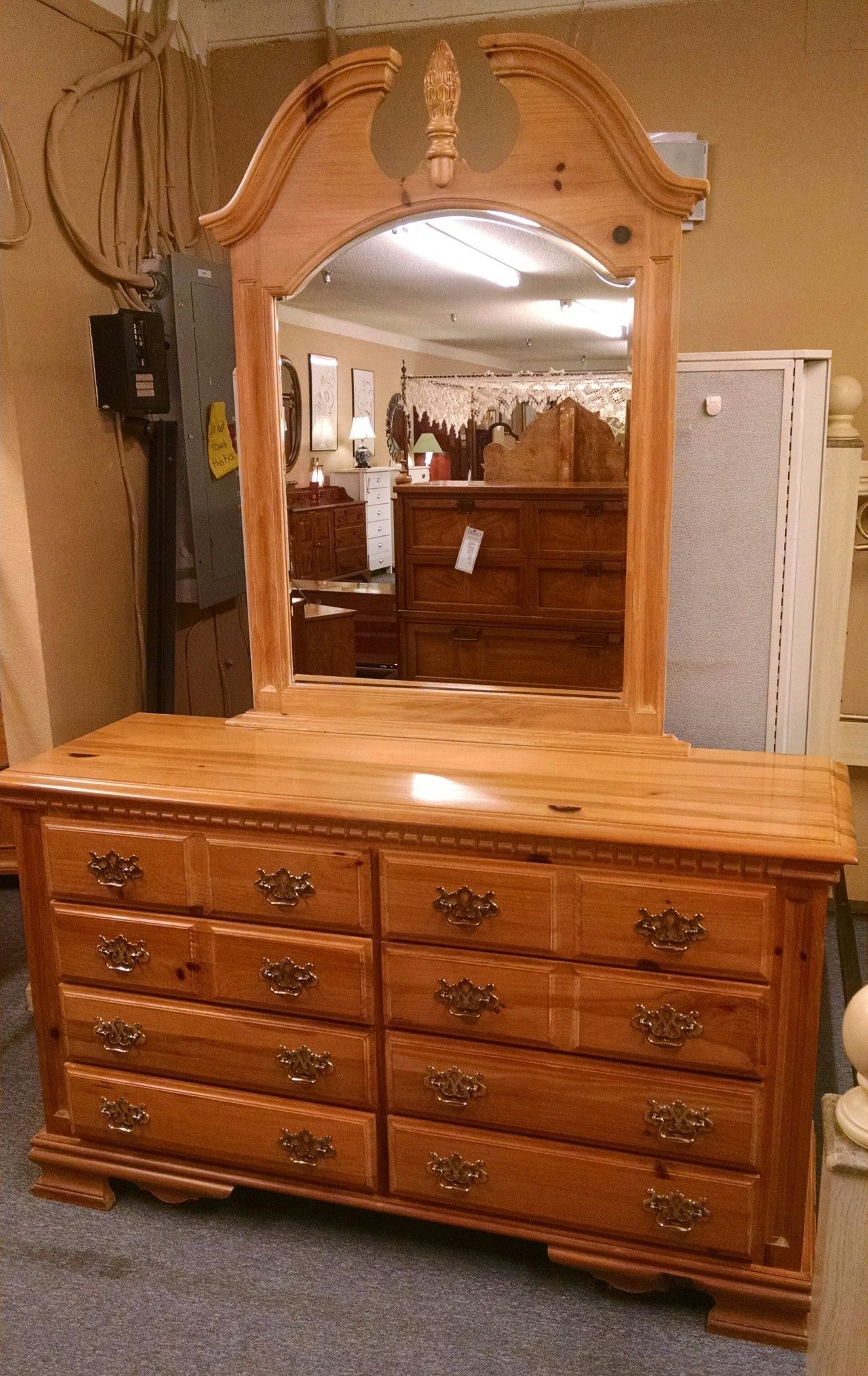 KINCAID DRESSER/MIRROR Delmarva Furniture Consignment